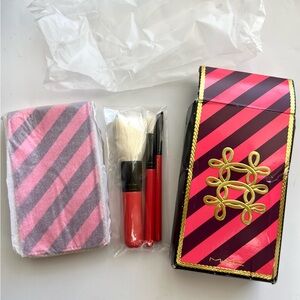 MAC Nutcracker Sweet Essential brush kit 166SE 217SE 26 6SE Mini 3ps New(bad Box